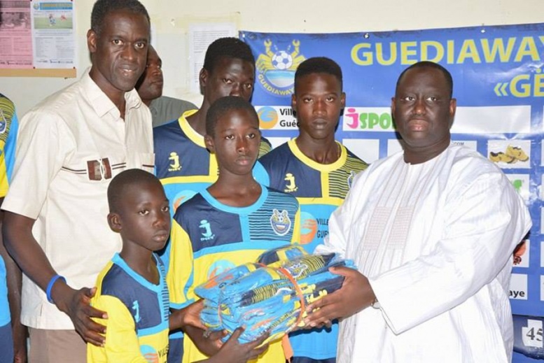 Les dirigeants de Guédiawaye football club flinguent le maire Aliou Sall : "Il ne fait rien pour le club" Les dirigeants de Guédiawaye football club flinguent le maire Aliou Sall : "Il ne fait rien pour le club"