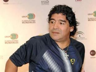 Maradona insulte et menace les journalistes