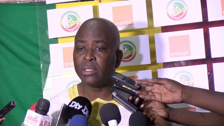 Coach Moustapha Gaye en colère : "Mes joueuses ont presque toutes la diarrhée, on mange mal" Coach Moustapha Gaye en colère : "Mes joueuses ont presque toutes la diarrhée, on mange mal"