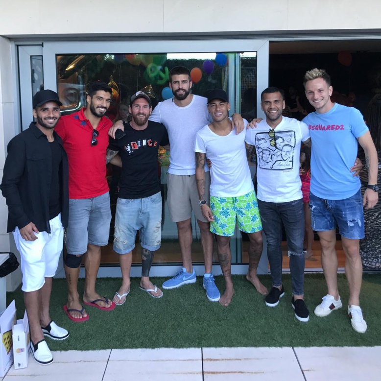 Deux heures après la plainte des dirigeants du Barça, Neymar se pointe en Espagne pour rendre visite à ses ex coéquipiers
