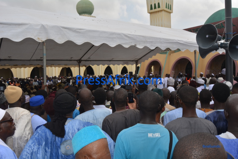 Vidéo-Levée du corps de Aliou Sow : les adieux de la sous-régions au fondateur de la CSE Vidéo-Levée du corps de Aliou Sow : les adieux de la sous-régions au fondateur de la CSE
