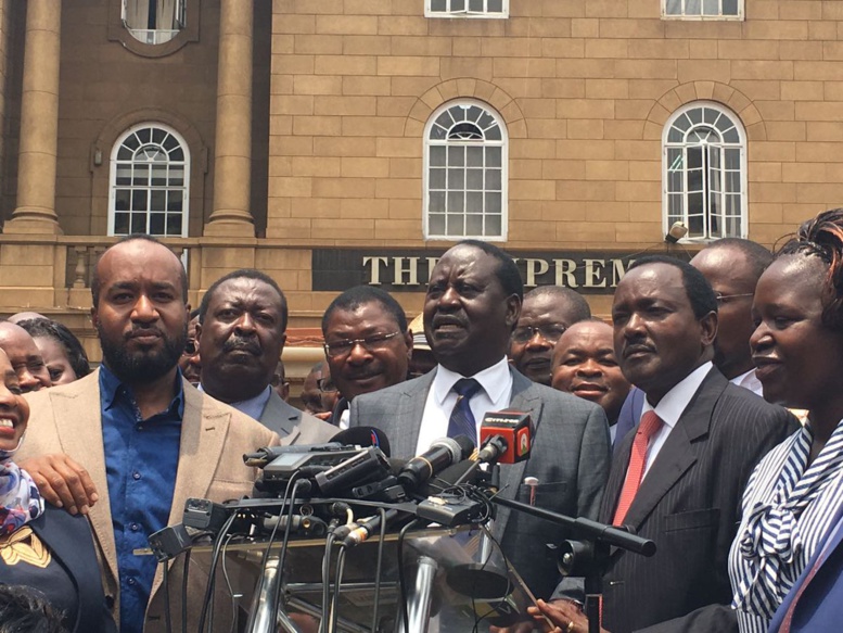 Raila Ondinga sur la décision de la Cour suprême du Kenya : "C'est sans précédent, c'est historique" Raila Ondinga sur la décision de la Cour suprême du Kenya : "C'est sans précédent, c'est historique"