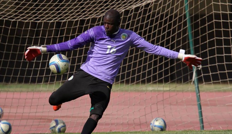 Sortie de Khadim Ndiaye sur blessure : le père du gardien des "Lions" fait une révélation Sortie de Khadim Ndiaye sur blessure : le père du gardien des "Lions" fait une révélation