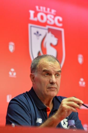 Incroyable ! Bielsa a visionné 15 matchs de chacun des 120 potentielles recrues de Lille