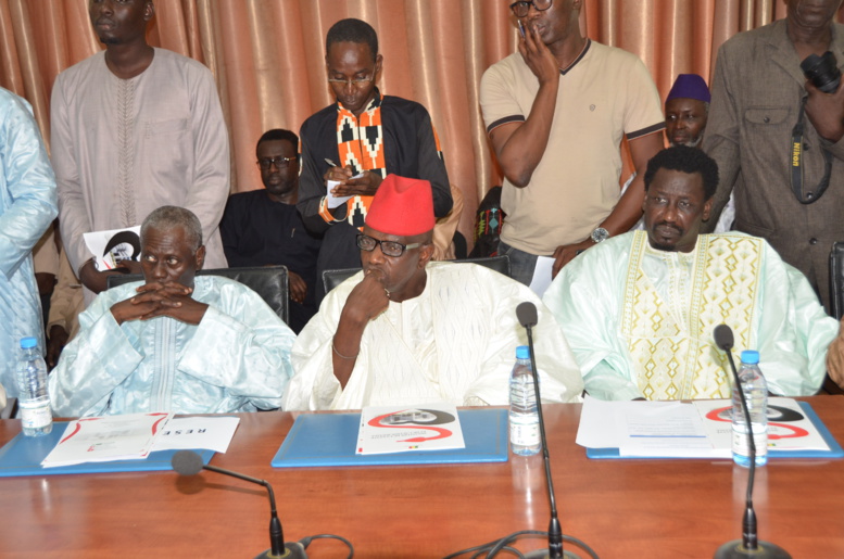 Photos passation de service entre Abdoulaye Diouf Sarr et Awa Marie Coll Seck