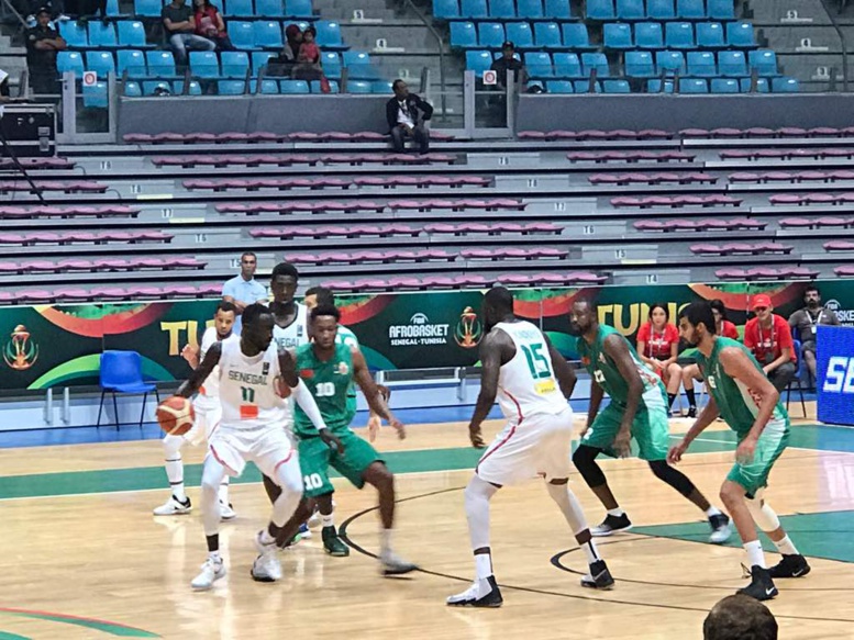 Mi-temps Sénégal-Maroc : Les "Lions" reviennent à 2 points des Marocains (31-33)