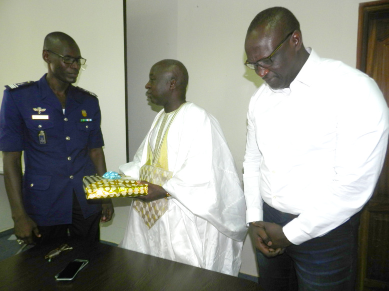 Compagnie de Gendarmerie des Transports Aériens : Le Commandant Samba Diallo remplacé par le Capitaine Babacar Samb Compagnie de Gendarmerie des Transports Aériens : Le Commandant Samba Diallo remplacé par le Capitaine Babacar Samb