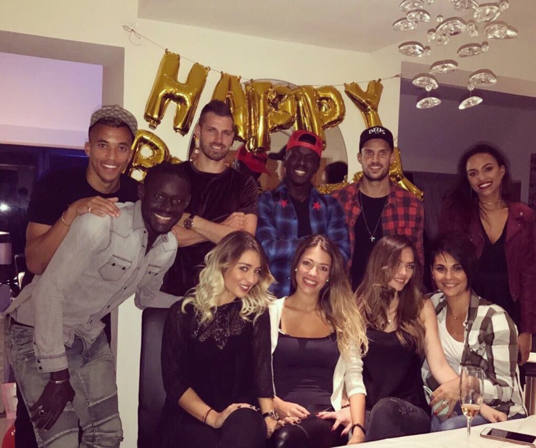 Photo de l'anniversaire de Gana Gueye : Qui est la copine de qui ?