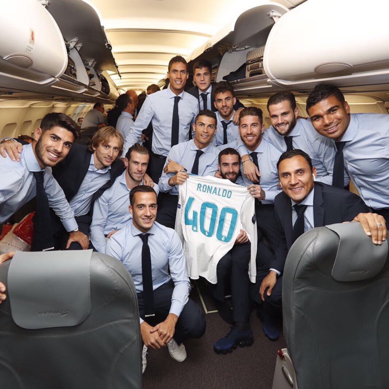 Les joueurs du Real célèbrent le 400e Match de CR7 avec Madrid (image)