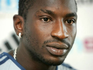 Foot-Angleterre:Birmingham suit Niang