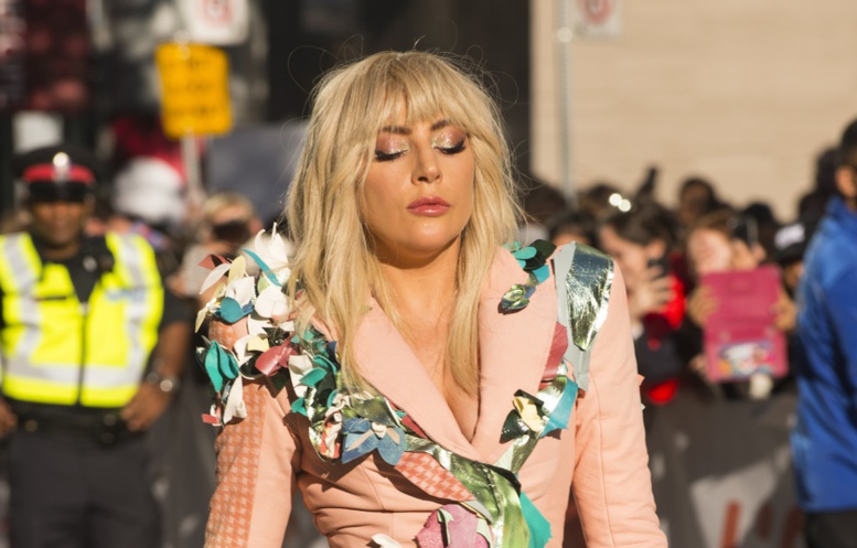 Lady Gaga organise une séance de méditation après la tuerie de Las Vegas Lady Gaga organise une séance de méditation après la tuerie de Las Vegas