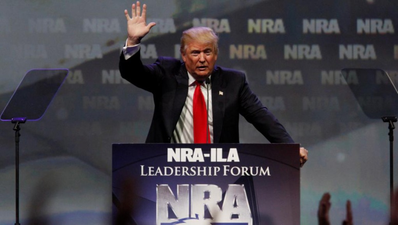 Las Vegas: comme après chaque tuerie, le débat sur le port d'armes ressurgit Las Vegas: comme après chaque tuerie, le débat sur le port d'armes ressurgit