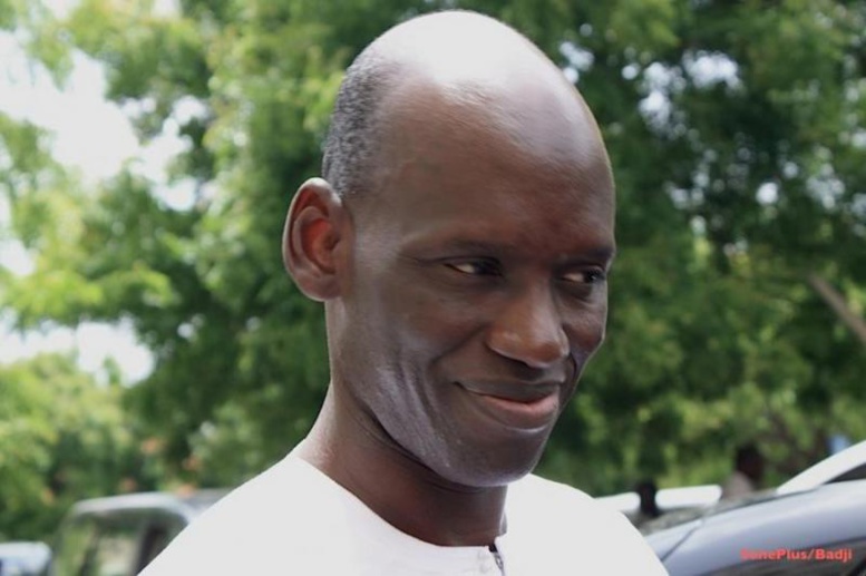 Twitter : Quand l'ancien ministre des Inondations du Sénégal Khadim Diop avertit la défense des "Lions" de la lourde frappe de Rodrigues et... Twitter : Quand l'ancien ministre des Inondations du Sénégal Khadim Diop avertit la défense des "Lions" de la lourde frappe de Rodrigues et...