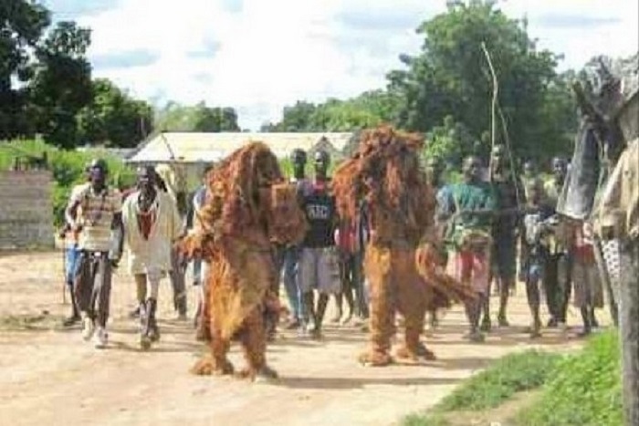 Mbour : les avocats des «kankourang» dénoncent l’arrestation de…