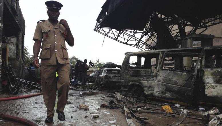 Ghana: un incendie et des explosions dans deux stations-service d’Accra Ghana: un incendie et des explosions dans deux stations-service d’Accra
