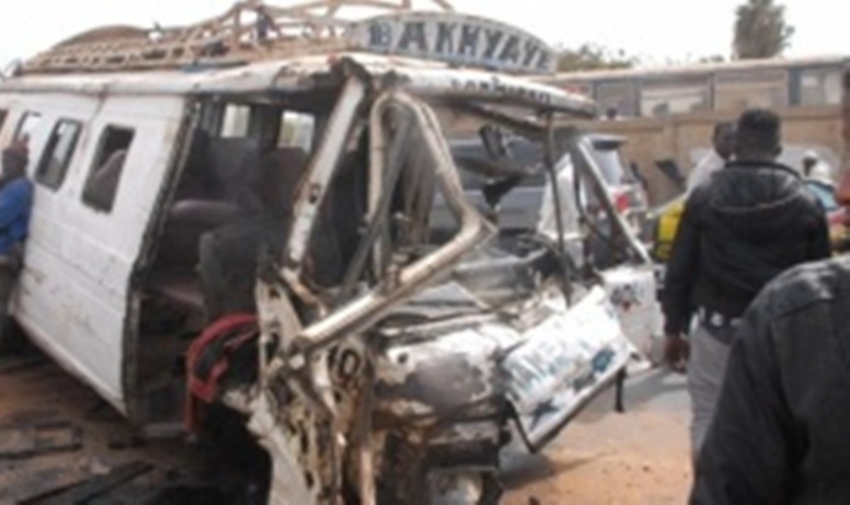 Bargny : Un accident de circulation fait un mort et 19 blessés Bargny : Un accident de circulation fait un mort et 19 blessés