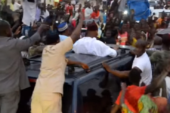 Me Wade accueilli à Touba par une immense foule