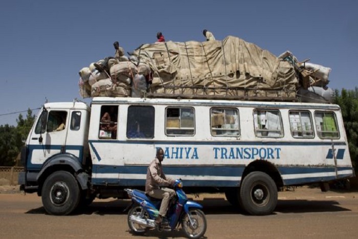 Mali: un bus saute sur mine, 4 morts