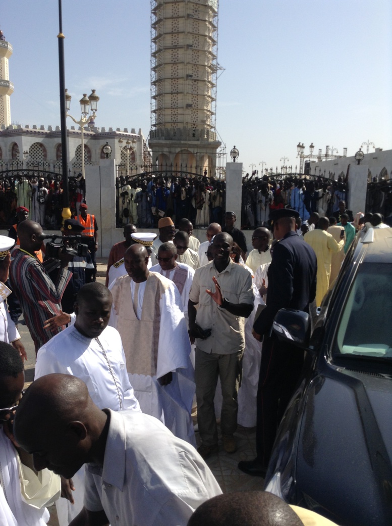 Vidéo - L'arrivée de la délégation du Gouvernement à la cérémonie officielle du Magal 2017 Vidéo - L'arrivée de la délégation du Gouvernement à la cérémonie officielle du Magal 2017