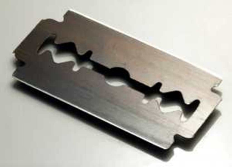 Kolda : Un homme de 28 ans se tranche la gorge avec une lame de rasoir Kolda : Un homme de 28 ans se tranche la gorge avec une lame de rasoir