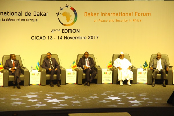Forum de Dakar : les dirigeants africains veulent s’affranchir des missions onusiennes de maintien de la paix