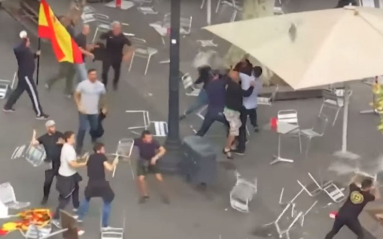 Bagarre géante à Barcelone : 21 jeunes «d'extrême droite» arrêtés