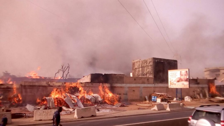 Les premières images du grave incendie de Pikine... Regardez !!!