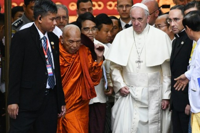 En voyage en Birmanie, le Pape François exhorte les bouddhistes à dépasser "préjugés" et "haine" En voyage en Birmanie, le Pape François exhorte les bouddhistes à dépasser "préjugés" et "haine"