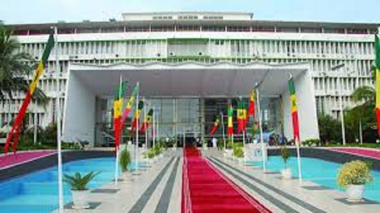 DIRECT – Assemblée nationale: « Est-ce qu’il y a des écoutes téléphoniques sur certaines personnalités sénégalaises ? », (député)