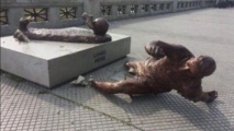 PHOTO : Messi, sa statue vandalisée PHOTO : Messi, sa statue vandalisée