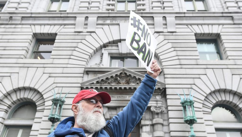 ​La Cour suprême remet en vigueur le décret anti-immigration de Donald Trump