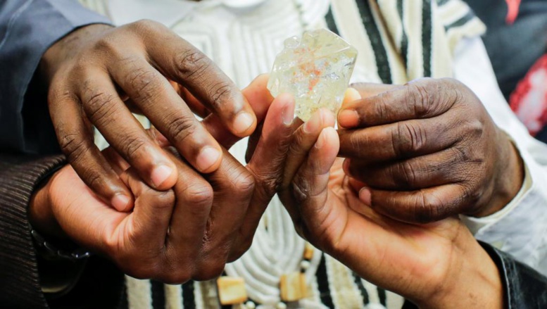 Sierra Leone: l’un des plus gros diamants du monde part pour 6,5 millions de dollars Sierra Leone: l’un des plus gros diamants du monde part pour 6,5 millions de dollars