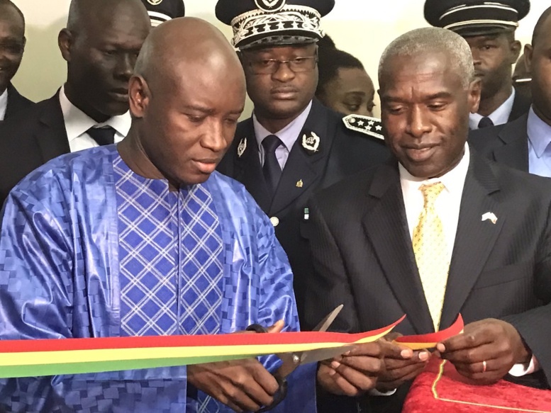 Le ministre de l'Intérieur Aly Ngouille Ndiaye inaugure le Laboratoire d'analyse des drogues de la police Le ministre de l'Intérieur Aly Ngouille Ndiaye inaugure le Laboratoire d'analyse des drogues de la police