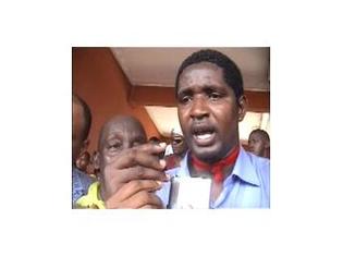 Mouctar Diallo s'adresse aux journalistes avant que n'éclatent les violences à Conakry, le 28 septembre 2009.