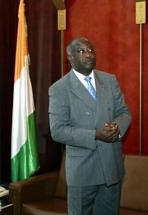 Côte d'Ivoire: Gbagbo dissout le gouvernement et la commission électorale
