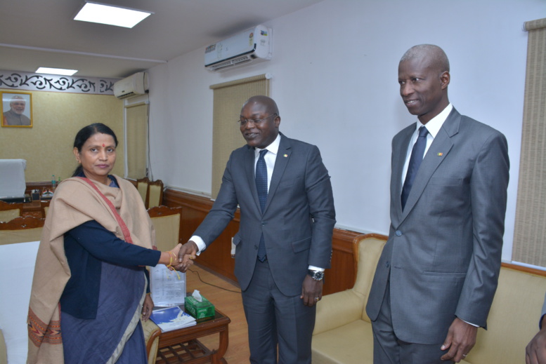 Oumar Gueye en visite en Inde pour la construction de 19 complexes frigorifiques au Sénégal Oumar Gueye en visite en Inde pour la construction de 19 complexes frigorifiques au Sénégal