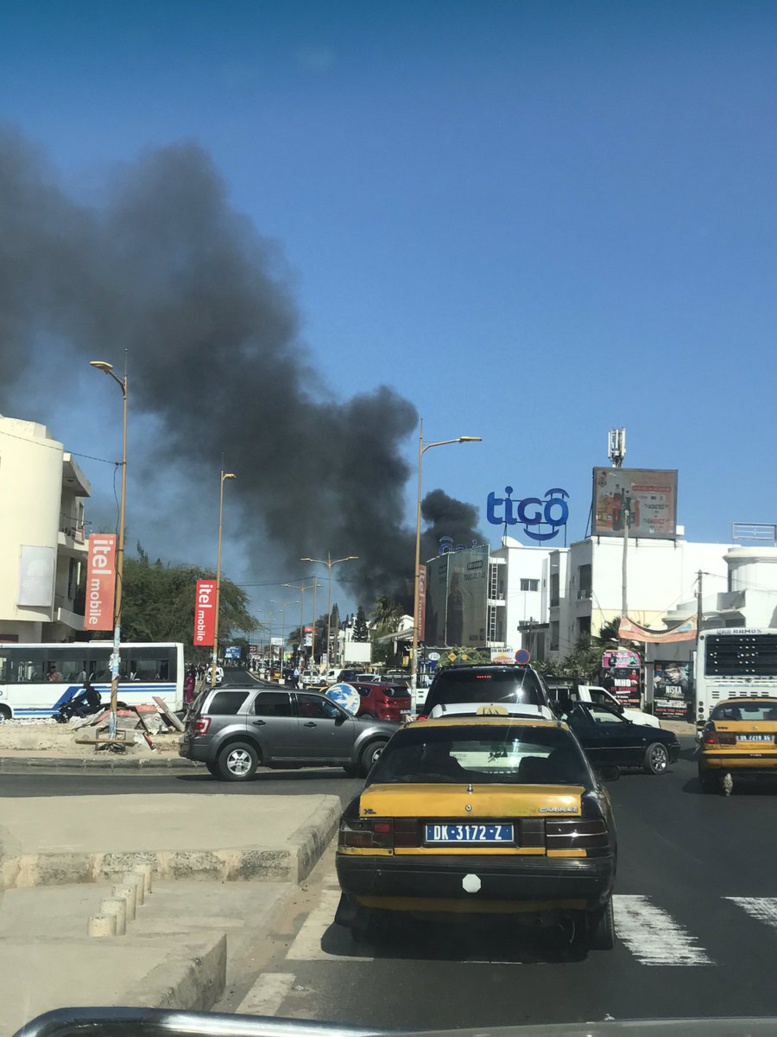 Complexe FIVE : L'incendie maîtrisé, la salle de spectacle complètement réduite en cendres... Complexe FIVE : L'incendie maîtrisé, la salle de spectacle complètement réduite en cendres...