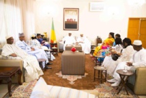 Images exclusives: IBK a reçu ATT et sa famille dans sa résidence à Sebenikoro Images exclusives: IBK a reçu ATT et sa famille dans sa résidence à Sebenikoro