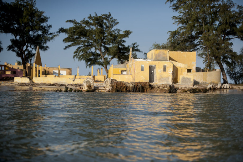  Près de Saint-Louis du Sénégal, la mer engloutit les villages