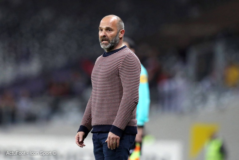 L’entraîneur de Toulouse Pascal Dupraz a été victime d'un malaise et ne sera pas sur le banc dimanche L’entraîneur de Toulouse Pascal Dupraz a été victime d'un malaise et ne sera pas sur le banc dimanche