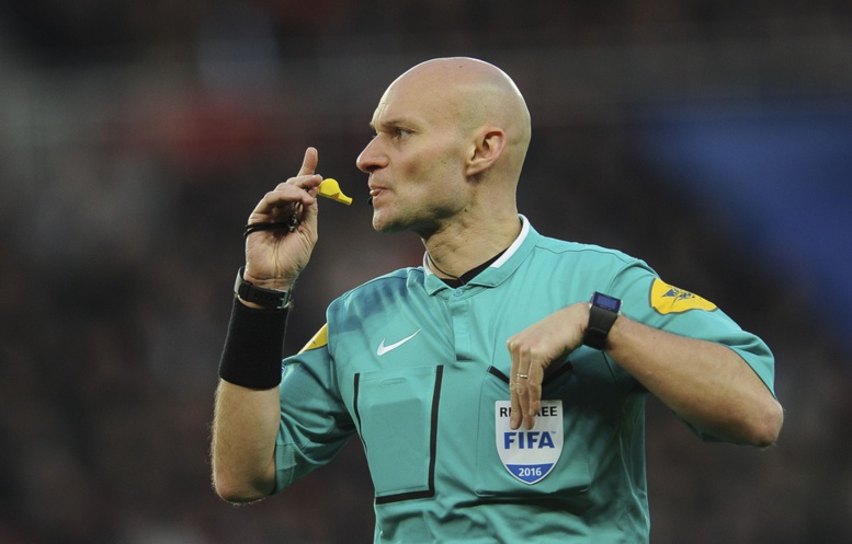 Vidéo-Nantes-PSG: L'arbitre Tony Chapron suspendu «jusqu'à nouvel ordre» par la direction technique de l'arbitrage Vidéo-Nantes-PSG: L'arbitre Tony Chapron suspendu «jusqu'à nouvel ordre» par la direction technique de l'arbitrage