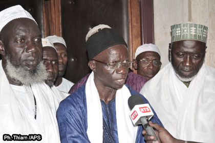 Ici, les imams de Guédiawe, au milieur Youssoufa Sarr