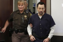 Poursuivi pour abus sexuels sur plus d'une centaine d'athlètes : Larry Nassar écope de 40 à 175 années de prison Poursuivi pour abus sexuels sur plus d'une centaine d'athlètes : Larry Nassar écope de 40 à 175 années de prison