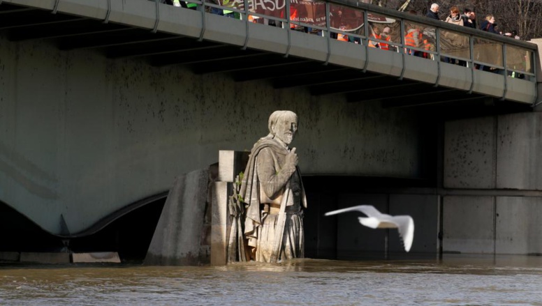 ​Inondations en France: la Seine est à son maximum, la décrue sera lente