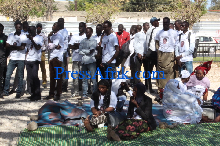 Images :  l’hommage des étudiants à leur camarade Balla Gaye tué en 2001