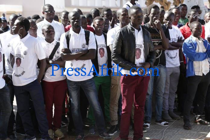 Images :  l’hommage des étudiants à leur camarade Balla Gaye tué en 2001