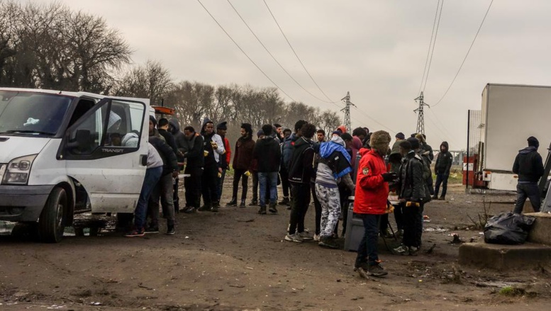 France : cinq migrants entre la vie et la mort à Calais après des affrontements