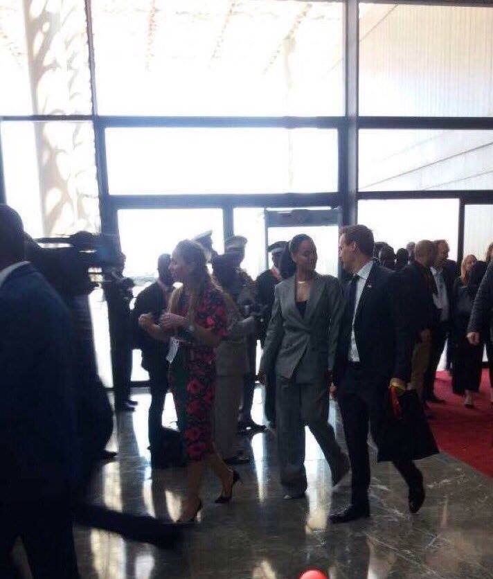 Direct - CICAD : Rihanna est arrivée dans la salle de conférence