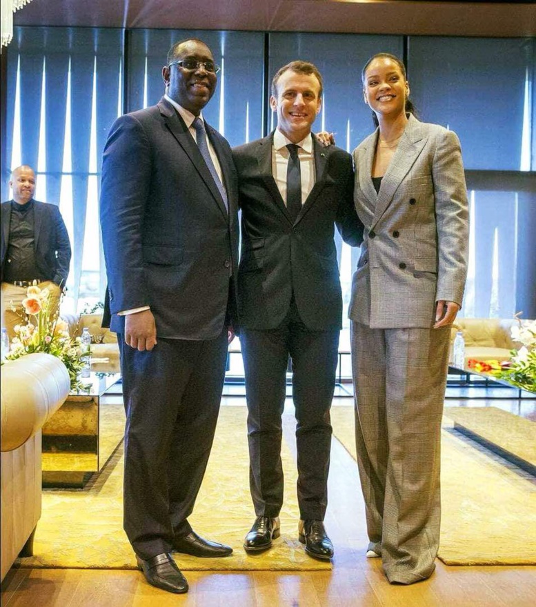 Rihanna en compagnie des Présidents Macky Sall et Emmanuel Macron