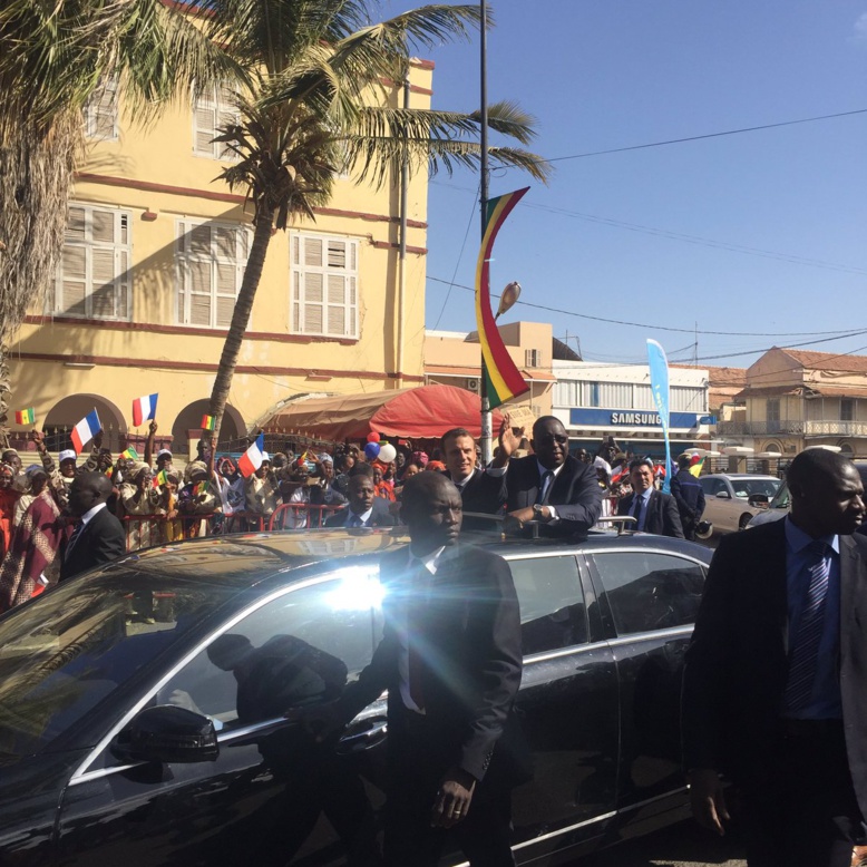 Arrivée à saint-Louis des Présidents Macky Sall et Macron Arrivée à saint-Louis des Présidents Macky Sall et Macron